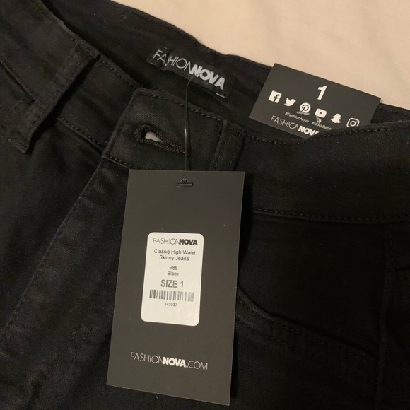 Classic High Rise Skinny Jeans - Black - NWT - Picture 2 of 4